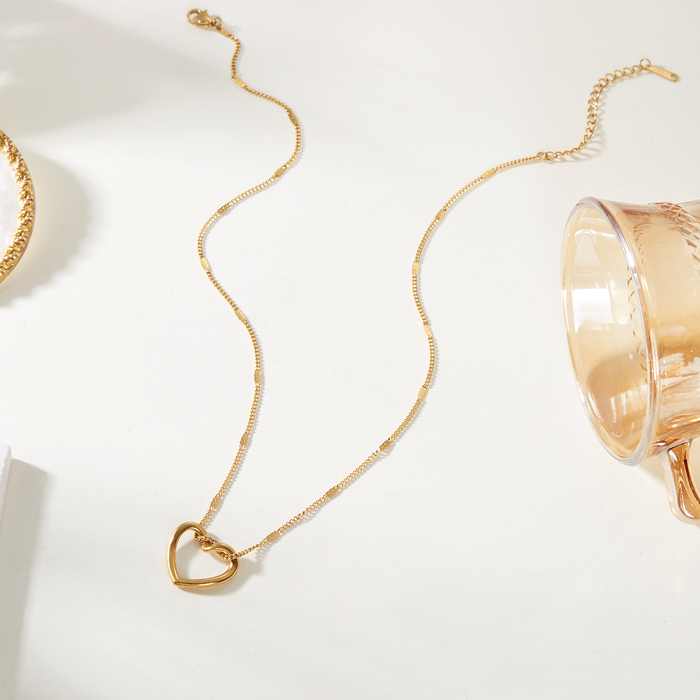 Pack of 18K PVD Gold Stainless Steel Minimalism Heart Necklace Simple Heart Pendant Fashion Thin Chain Necklace & Colorful Heart Bracelet