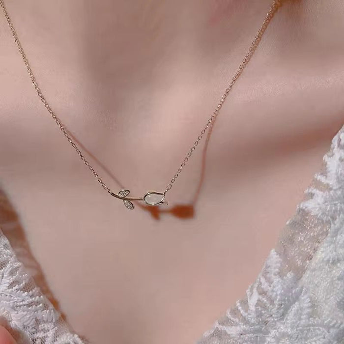 Pack Tulip Necklace and Pearl Earrings for Women
